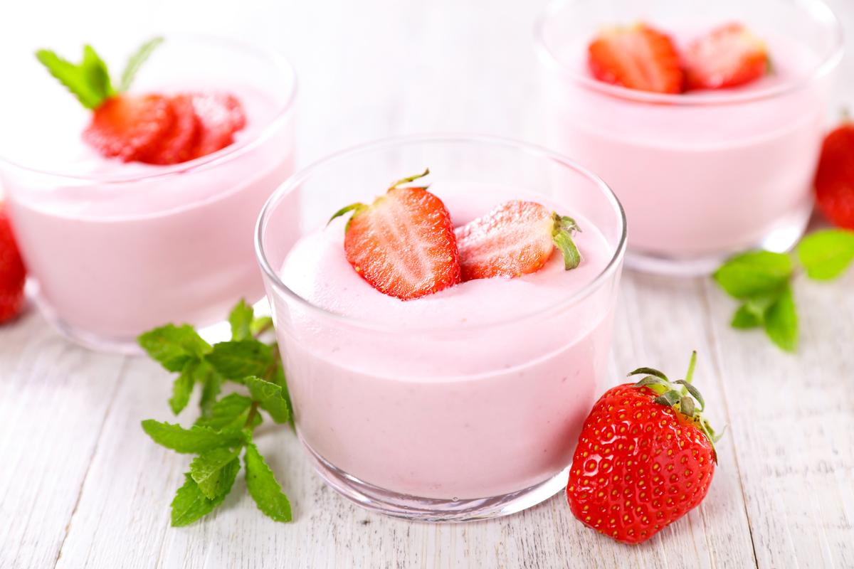 Easy Strawberry Mousse (3 ingredients)