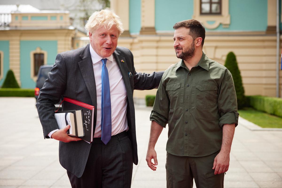 Russia Denies Putin Threatened Boris Johnson With Missile Attack in Pre-War Phone Call