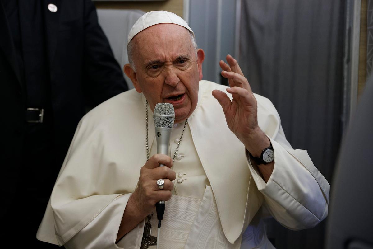 Pope Says He‘ll Slow Down or Retire: ’You Can Change a Pope’