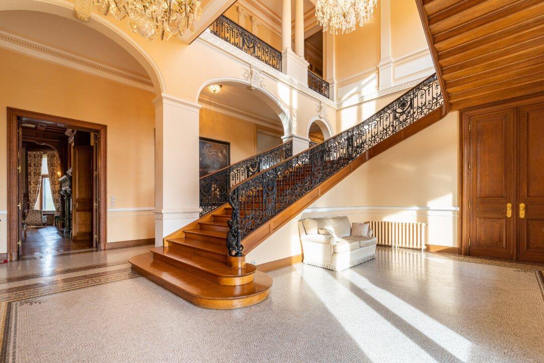 For the Inner Count or Countess—Castle of Ostemerée