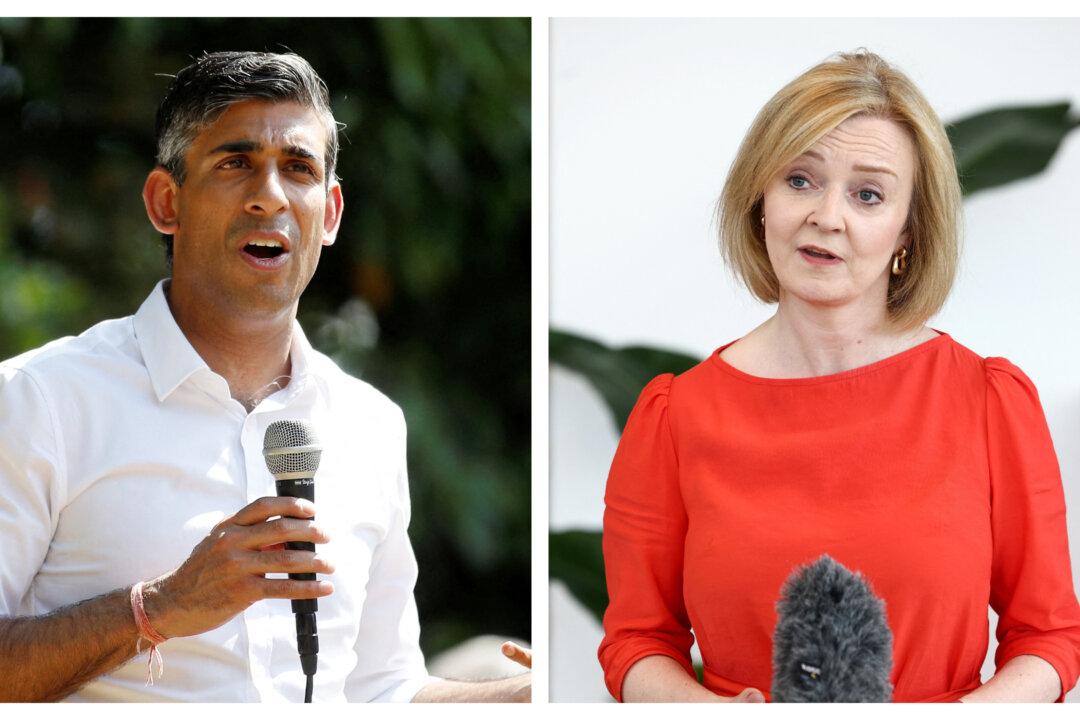 Liz Truss and Rishi Sunak Woo Rural Conservatives Before Crucial Weekend