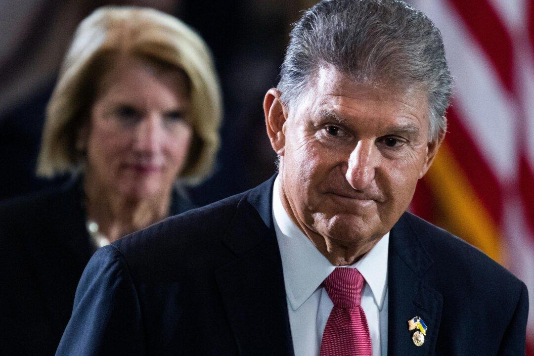 No Labels Poised to Launch 2024 Campaign, Manchin Voices Support