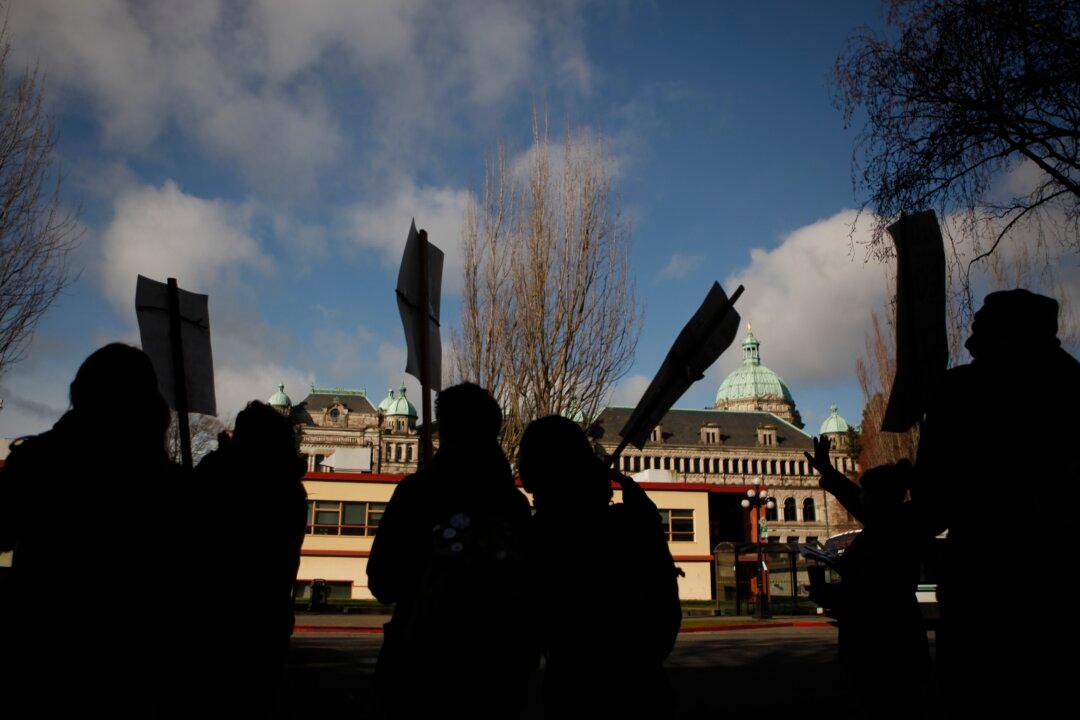 30 Protesters Block BC Police Investigation Near Coastal GasLink Drill Site, Two Arrested