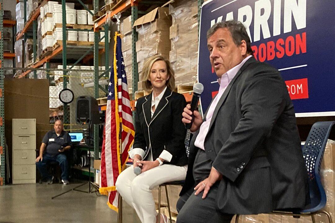 Republican Candidates Make Last-Minute Pitches Ahead of Arizona Primary