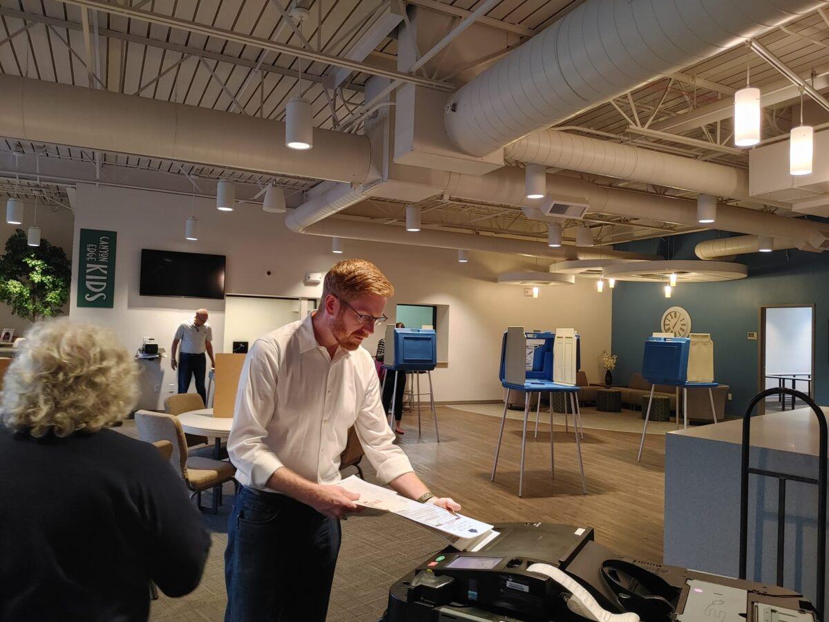 Rep. Peter Meijer inserts his ballot into the voting machine at a precinct in Grand Rapids, Mich., on August 2. (Jeff Louderback/Epoch Times)