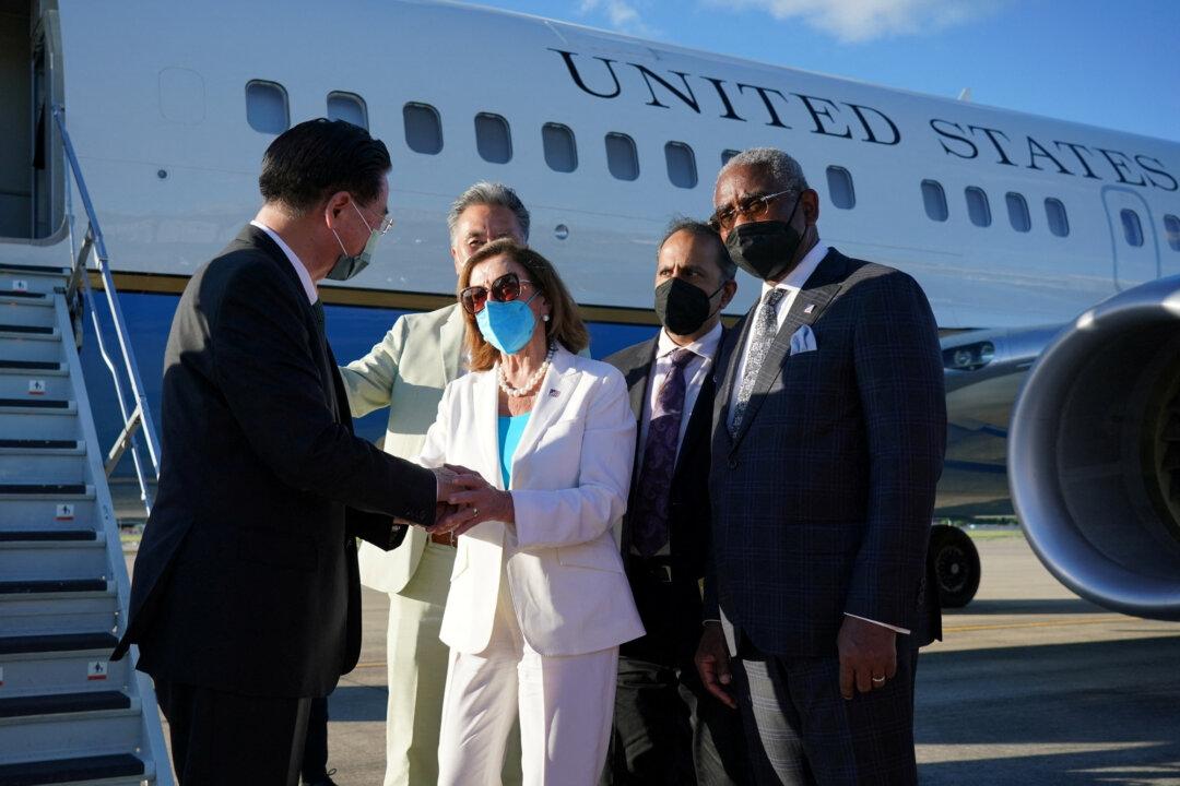 Pelosi Says US Cannot Allow China to Isolate Taiwan, Calls Xi ‘A Scared Bully’