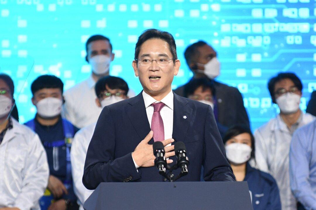 South Korean PM Endorses Presidential Pardon for Samsung Chief Lee Jae-yong