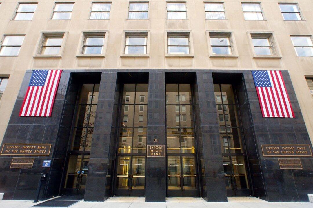 Billions Meant for US Small Businesses Go to China, Russia: Watchdog