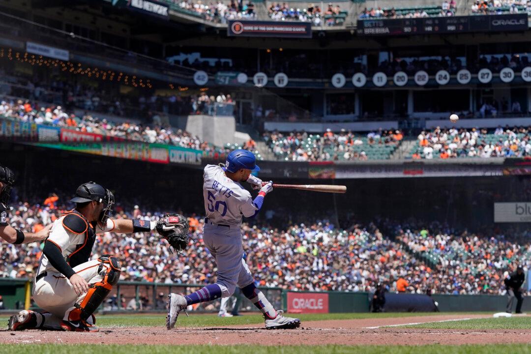 Kershaw Leaves With Low Back Pain, Dodgers Sweep Giants 5–3