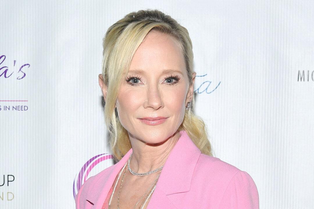 Actress Anne Heche in Coma After Crashing Car Into Los Angeles Home