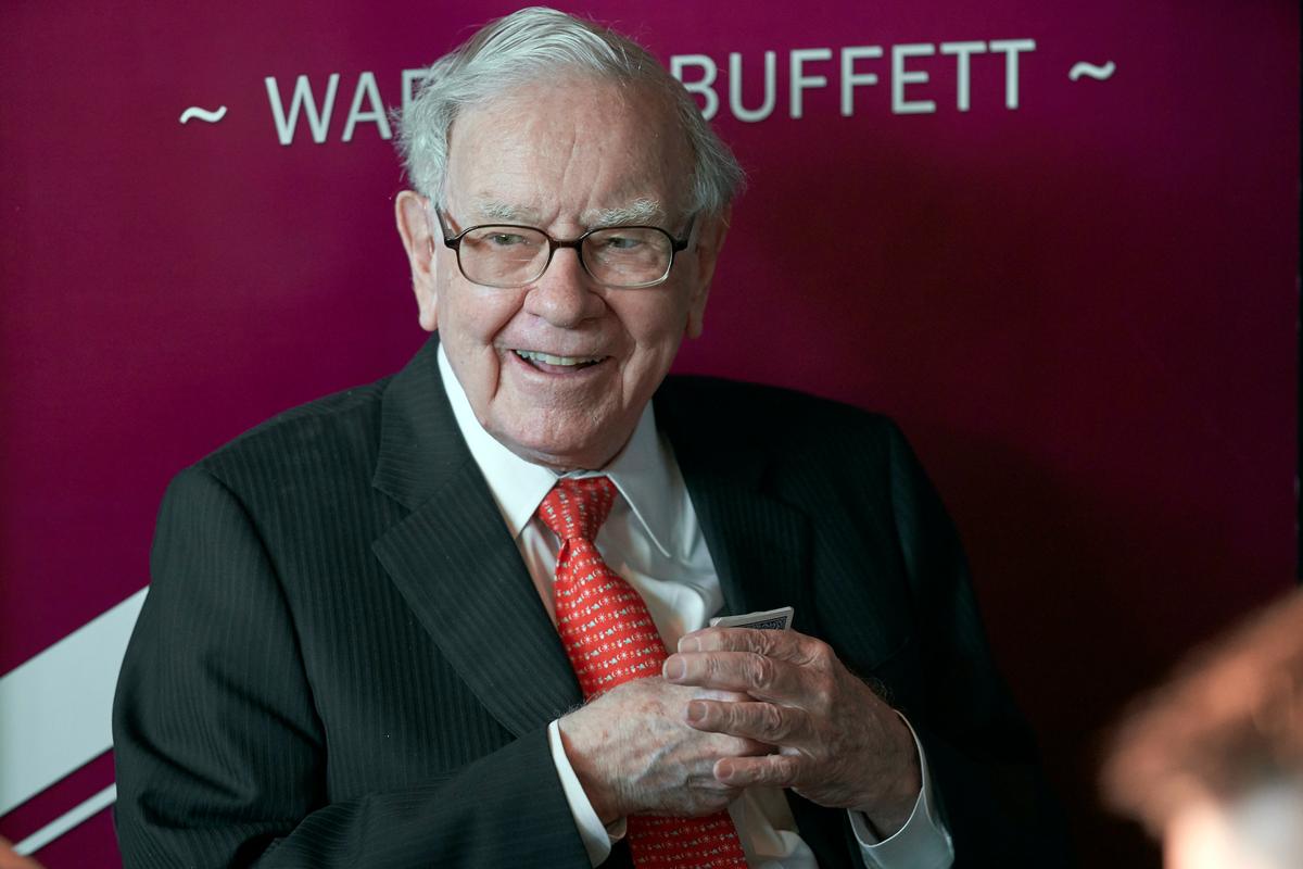 Buffett’s Firm Reports $44 Billion Loss as Portfolio Value Falls