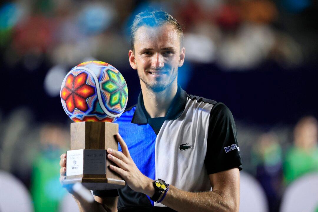 Medvedev Ends Losing Streak in Finals With Los Cabos Title