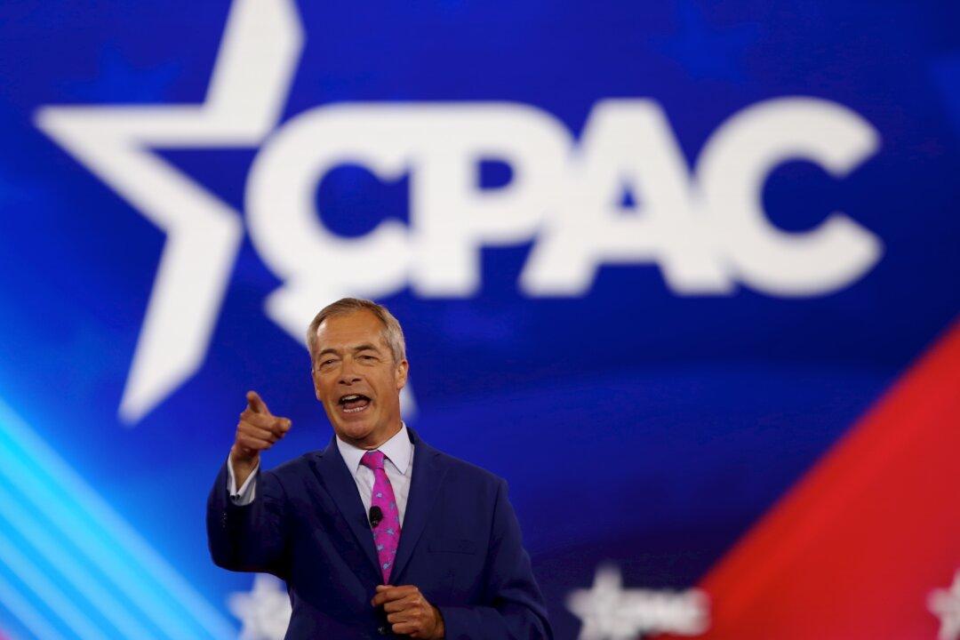 Private Bank Offers to Reinstate Nigel Farage’s Banned Accounts