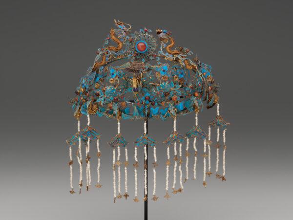 A tiara, 19th century, Qing Dynasty (1644–1912), China. Promised gift of Barbara and David Kipper. Art Institute of Chicago. (Art Institute of Chicago)
