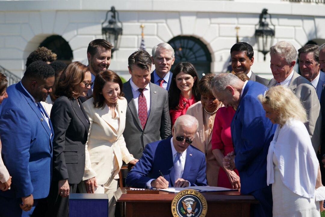 Lawmakers Tout Effect of CHIPs Act in US Competition with China