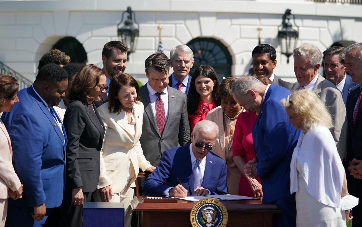 Biden Signs $280 Billion Semiconductor Bill