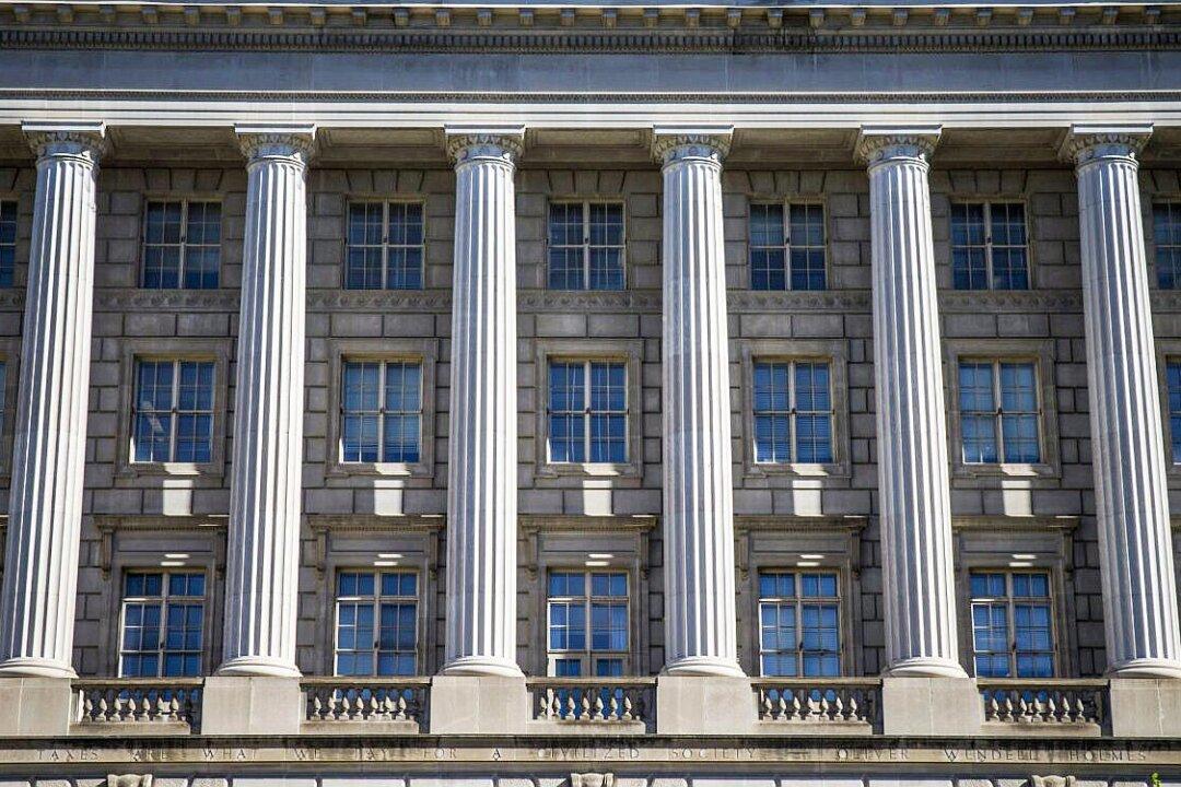 IRS Job Ad Seeks Agents ‘Willing to Use Deadly Force’