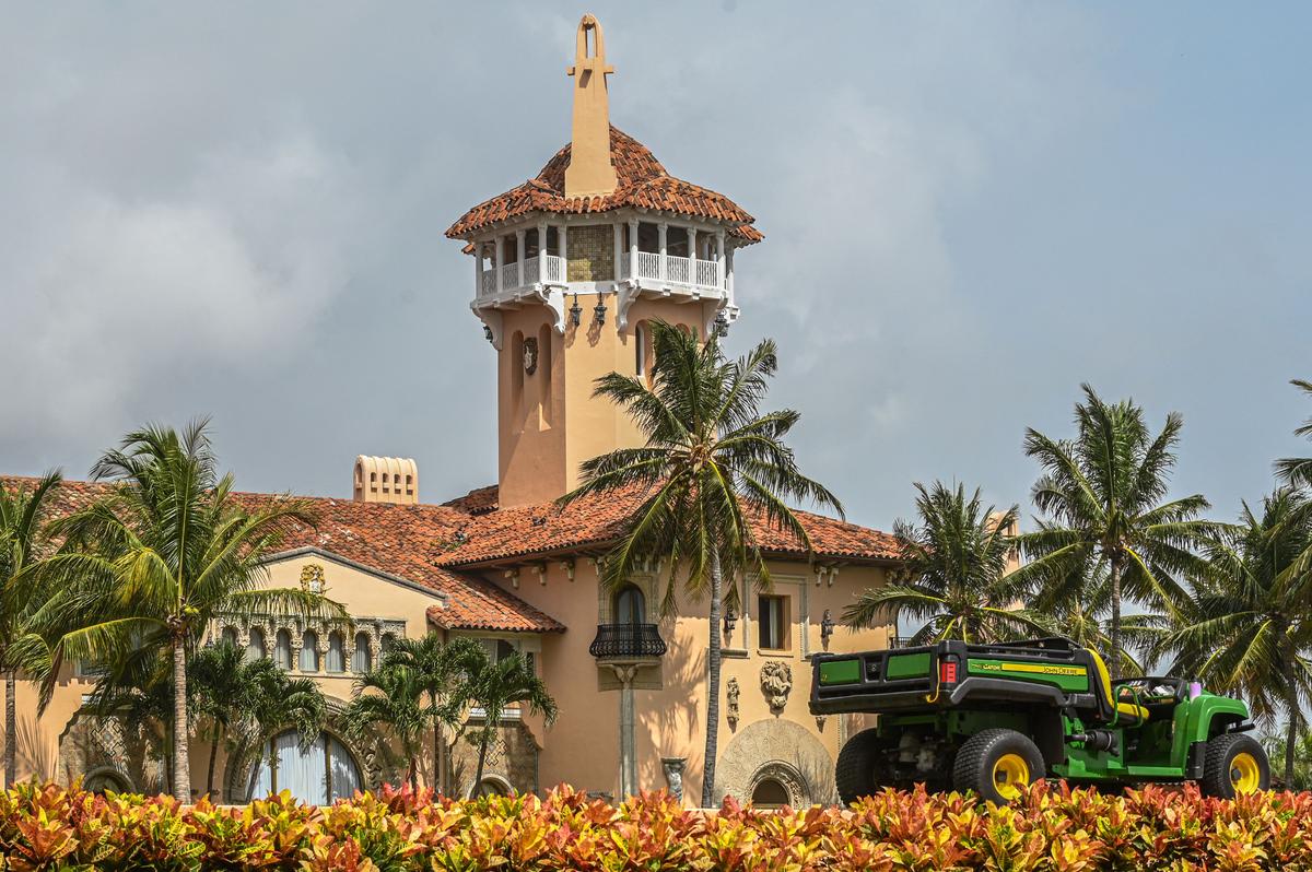 US Judge in Florida Approved Search Warrant for FBI Raid on Trump’s Resort: Lawyer
