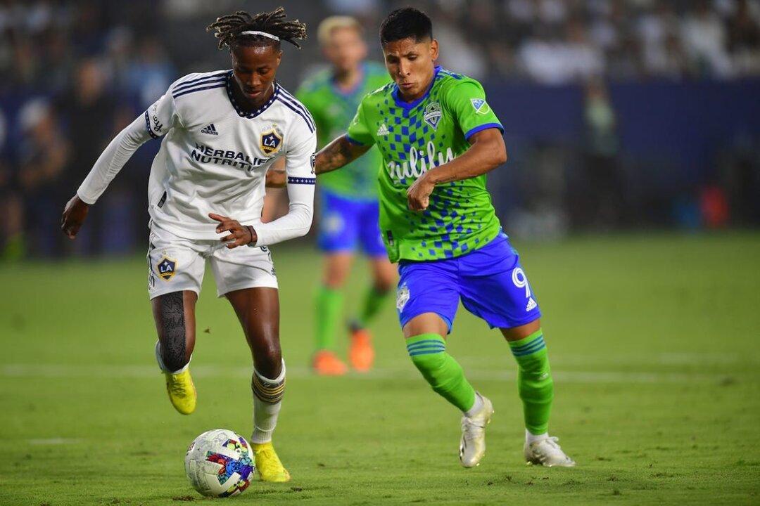 Late Penalty Kick Gives Galaxy Draw With Sounders