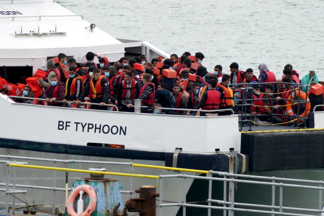 More Than 20,000 Illegal Immigrants Have Crossed English Channel to Reach UK This Year