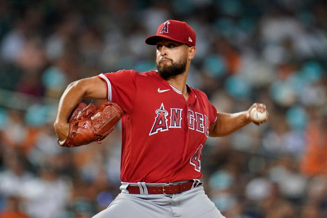 Sandoval Throws 4-hitter, Angels Beat Tigers 1-0 on Walsh HR