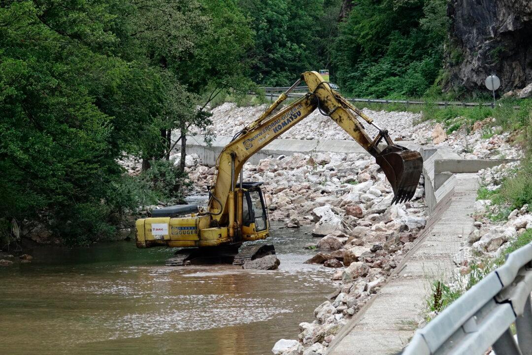 Caterpillar Post Strong Second Quarter Profit as It Raises Prices