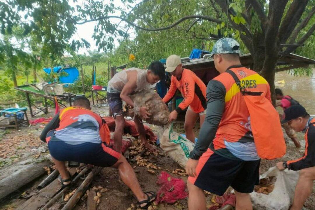 Tropical Storm Injures 3, Displaces Thousands in Philippines