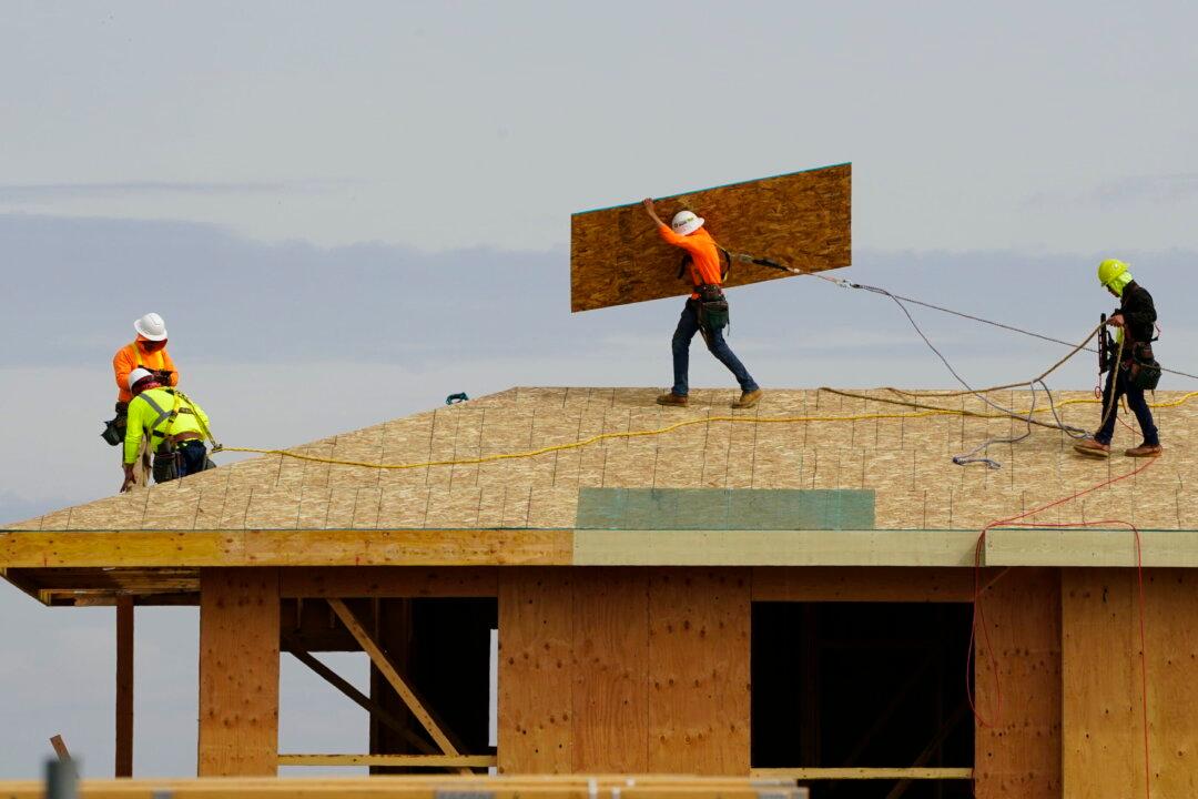 Fewer Americans Claim Jobless Benefits Last Week