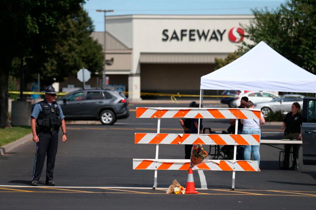 Police: Safeway Worker Hid, Fought Gunman With Produce Knife