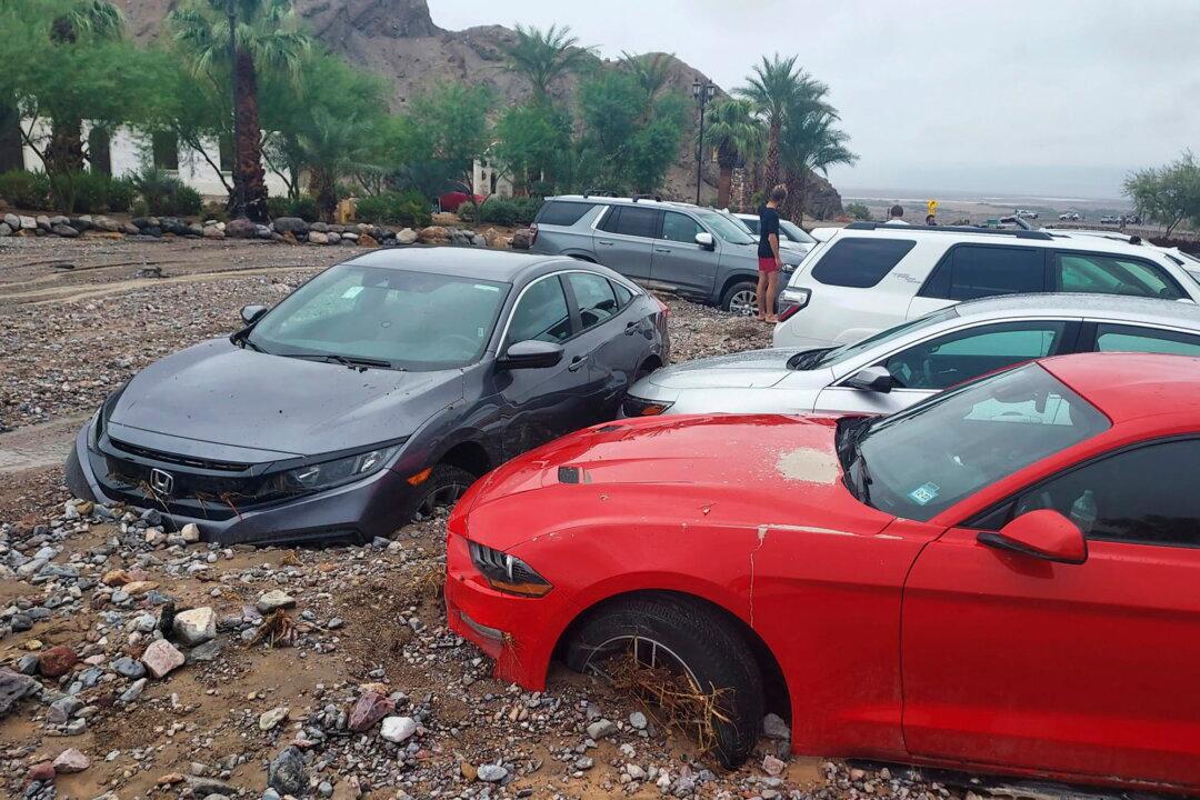 Tourists Find Safety After Floods Close Death Valley Roads