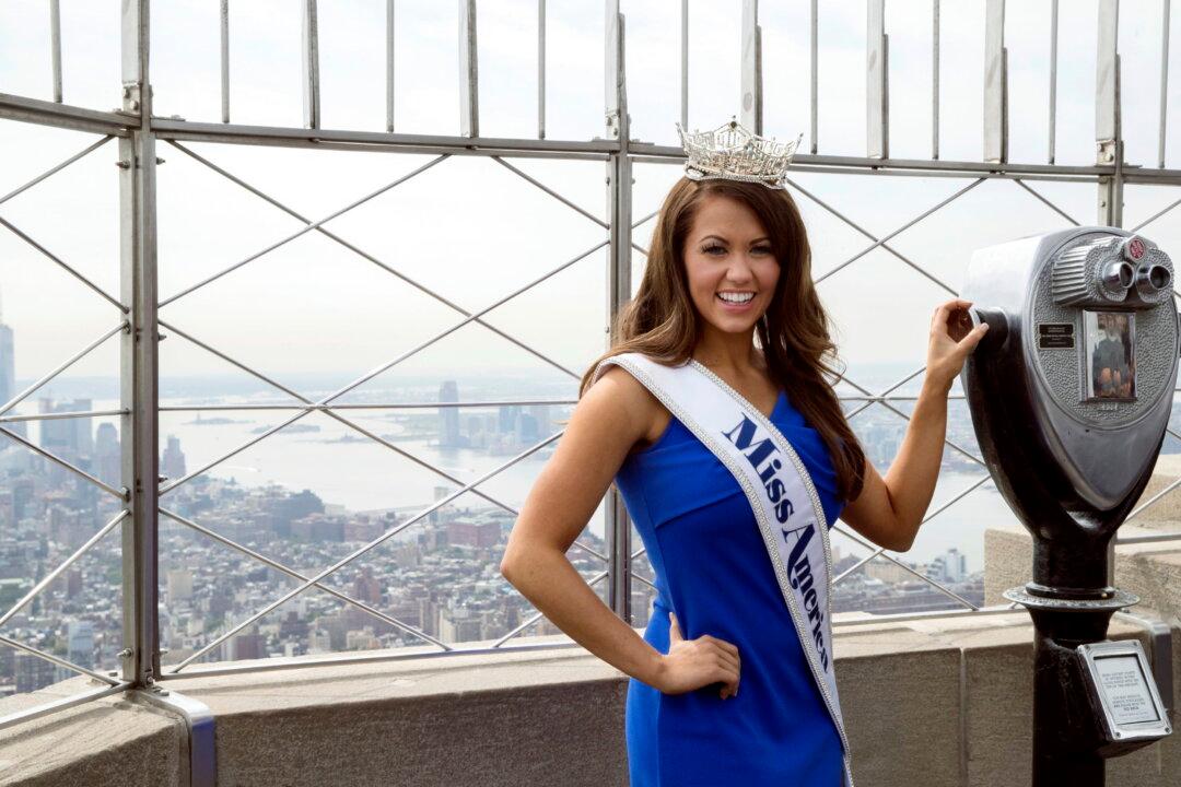 Former Miss America Cara Mund Plans to Run for Congress