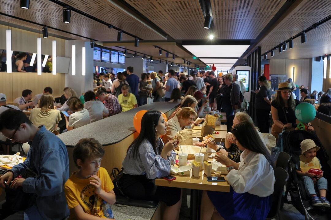 Russian Services Sector Records Fastest Output Growth in Over a Year: PMI