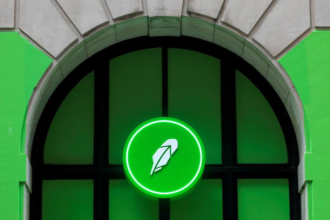 Robinhood CEO Rejects Prospect of Deal as Shares Trade Higher on Earnings