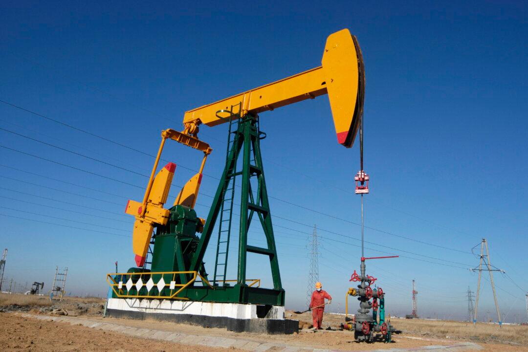 Oil Rises as IEA Hikes 2022 Demand Growth Forecast