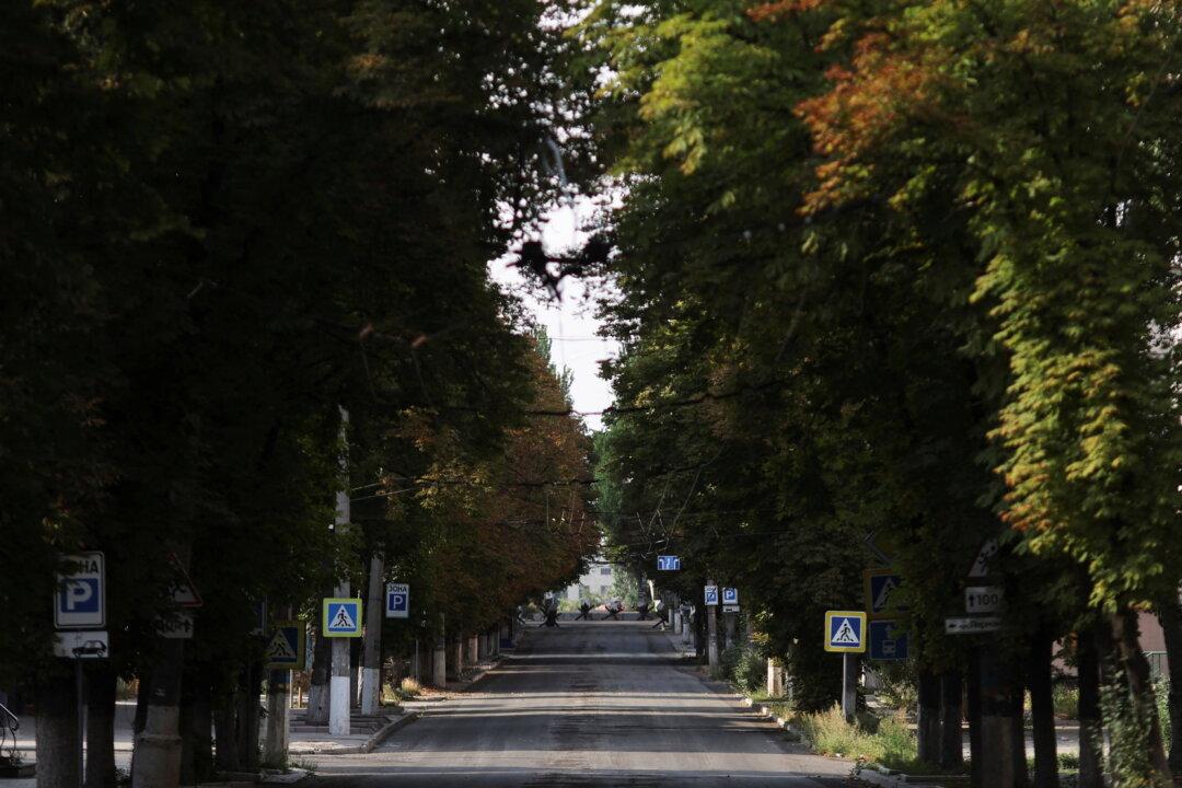 Russian Forces Pound Ukraine’s Donetsk Region