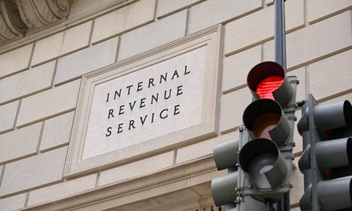 Americans Say Small Businesses, Middle Class Will Face More IRS Audits: Poll