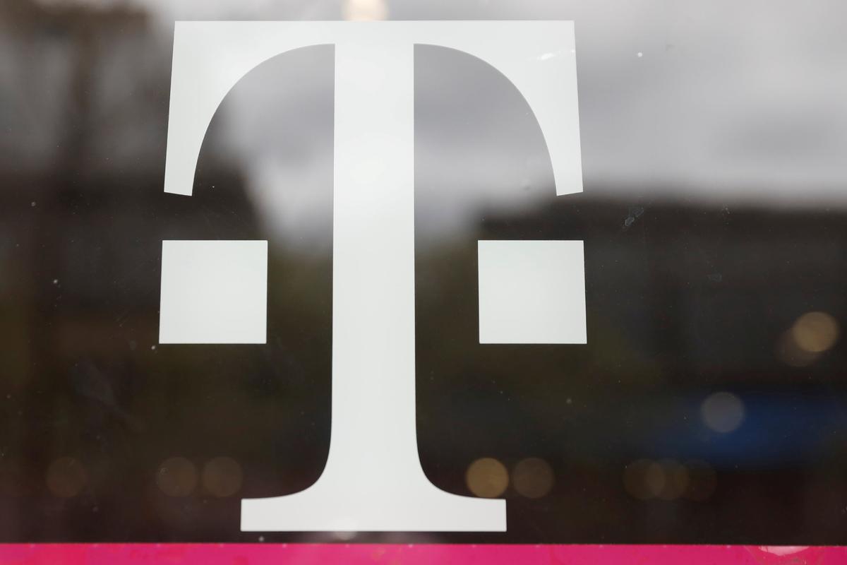 SpaceX and T-mobile to Announce Plans That Boost Connectivity