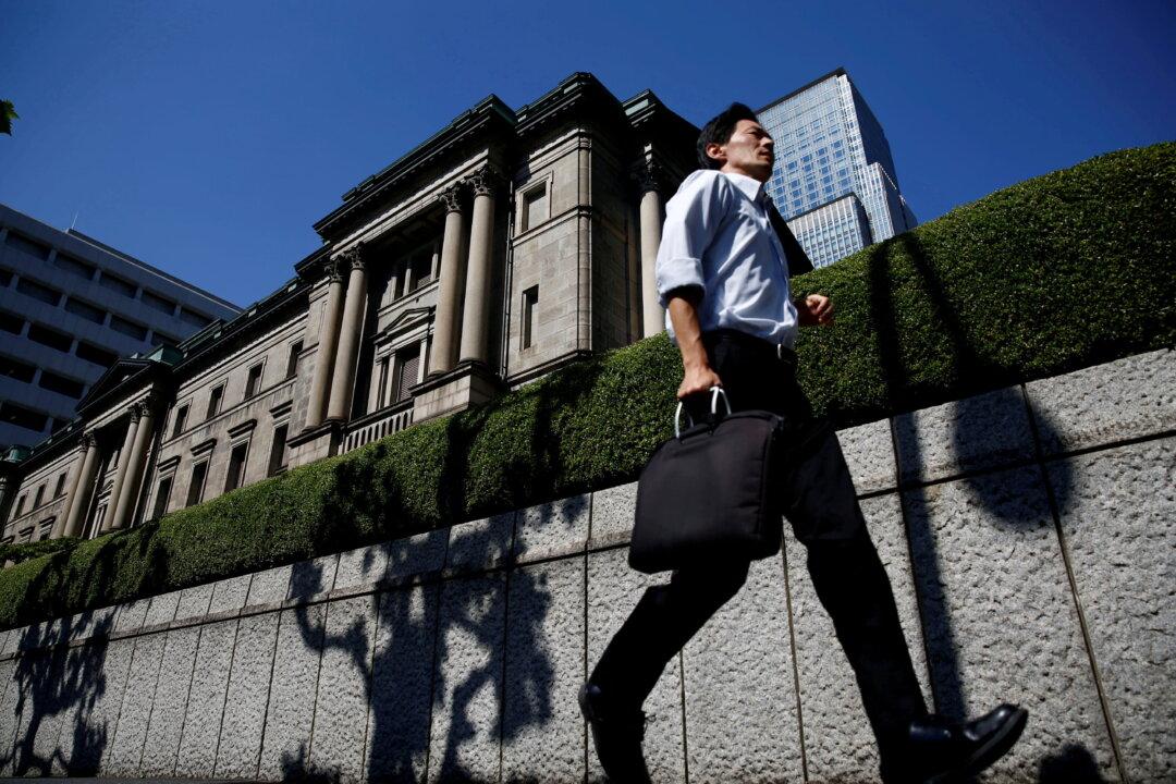 Japan’s Consumer Inflation Off 41-year High but Cost Pressure Persists