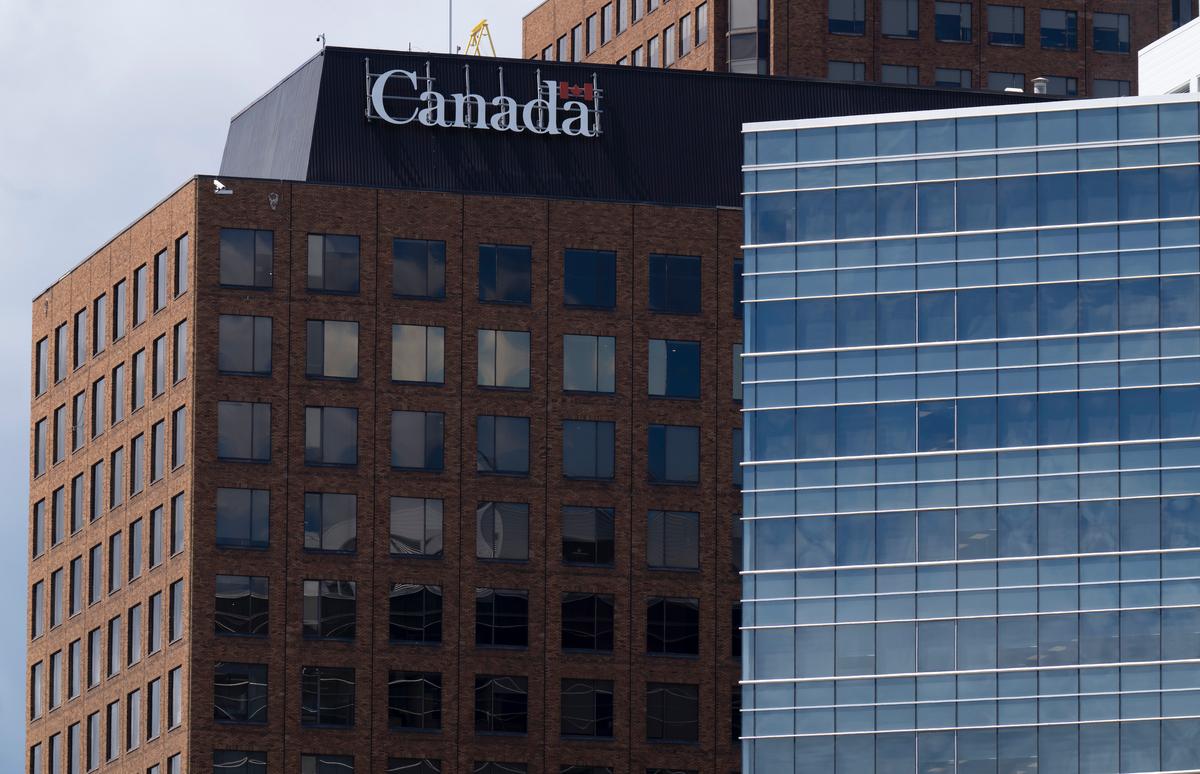 Over 45,000 Federal Employees Bumped to Six-Figure Salary During Pandemic