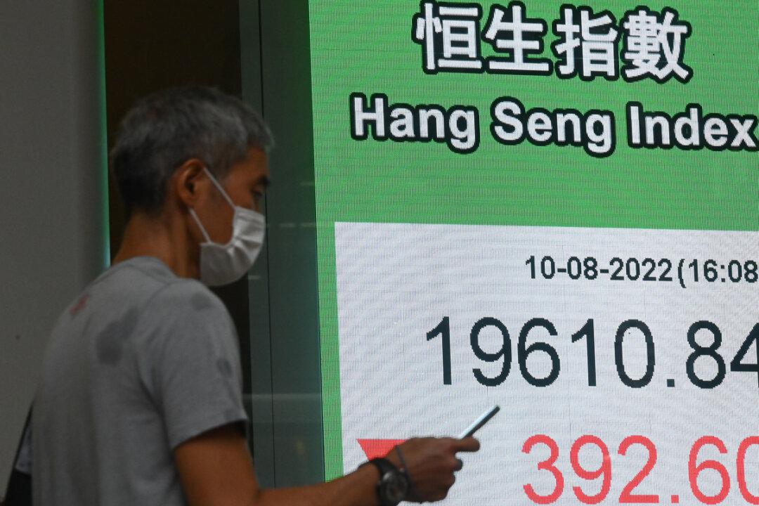 HSI Index Falls 392 Points, Longfor Properties Down 16 Percent, Cathay Pacific Posts Interim Loss
