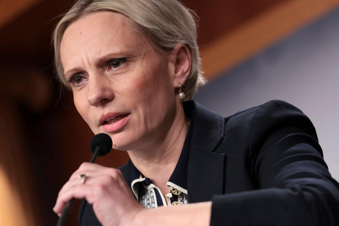 GOP Congresswoman Spartz Reverses Course, Files for Reelection