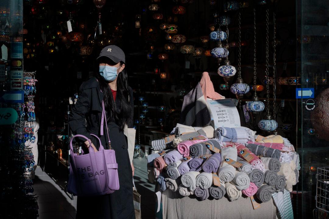 Australian Household Spending Continues Strong Momentum in June Despite Low Consumer Confidence