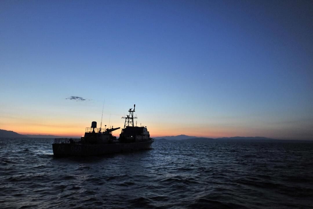 Rescue Operation Underway Off Southwestern Greece for Around 90 Migrants on Board Yacht