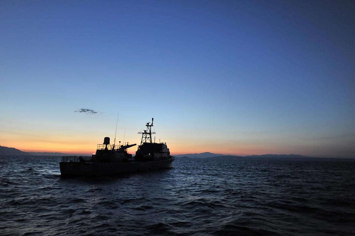 Rescue Operation Underway Off Southwestern Greece for Around 90 Migrants on Board Yacht