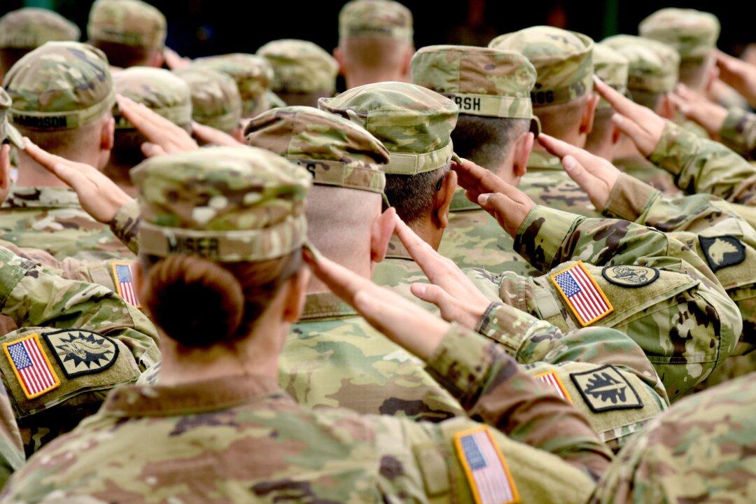 Former Pentagon Chief Warns US Military ‘Struggling’ to Find New Recruits