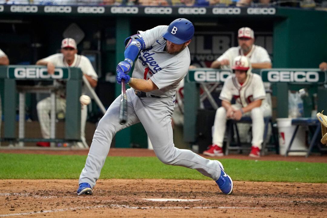 Muncy, Betts Homer, Dodgers Beat KC for 12Th Straight Win