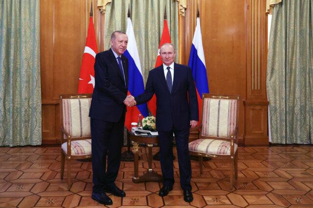 At Geopolitical Crossroads, Turkey Eyes Membership in Russia-Led Economic Bloc