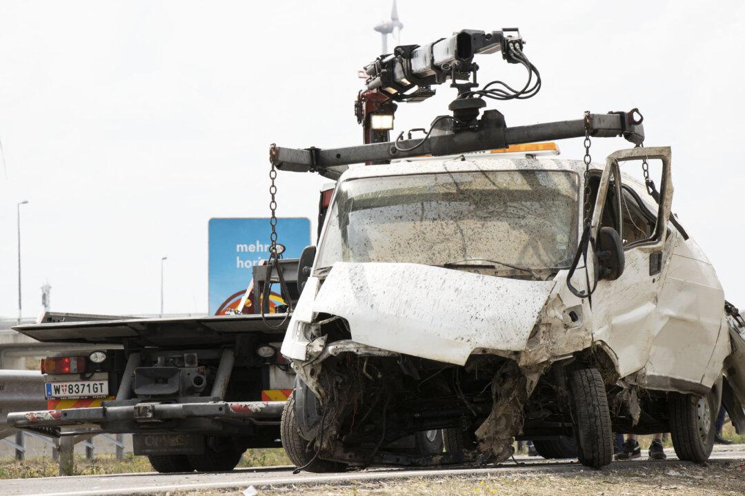 3 Illegal Immigrants Die After Smuggler’s Van Crashes in Austria