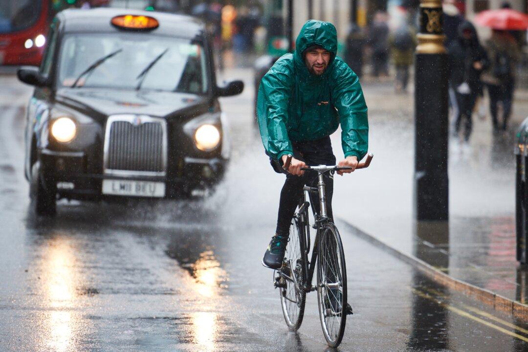 Cyclists Should Be Fined for Breaking Speed Limits: UK Minister