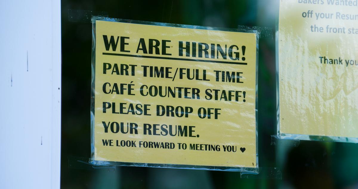 Canada’s Red-Hot Job Market Masks Plight of Small Business